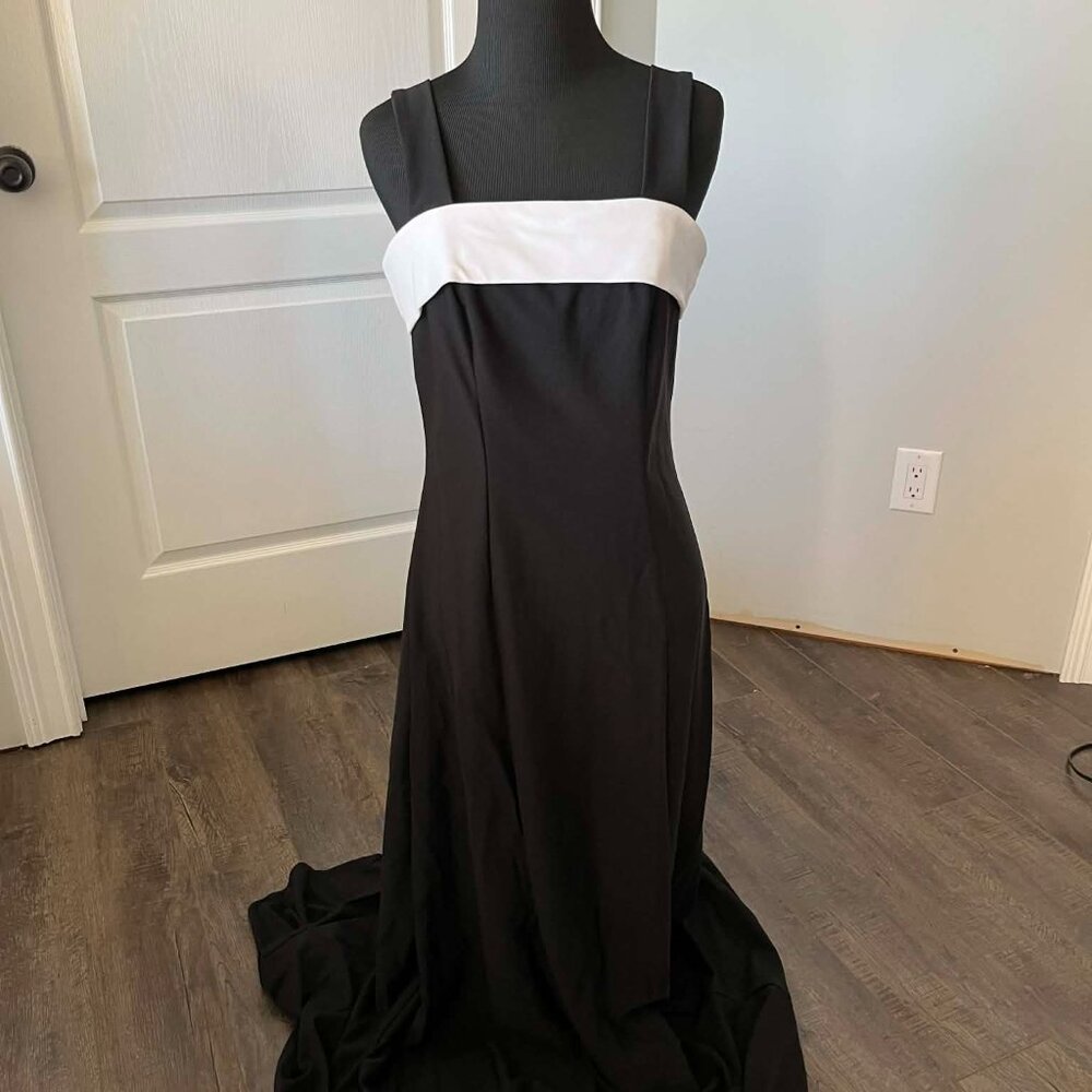 Vintage Y2K Black and White Southeastern Sleeveless Formal Maxi Dress size 6